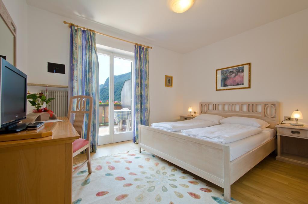 نالّيس Hotel & Residenz Traubenheim الغرفة الصورة